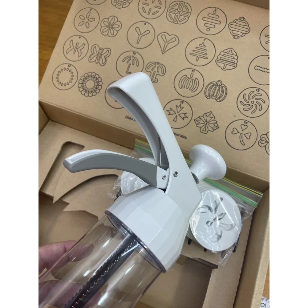 The Pampered Chef Cookie Press 1525 With 16 Cookie‎ Discs Designs